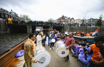 Bollywood on a Boatâ€™, a novel initiative to promote tourism to India on Kingâ€™s Day - April 27, (the biggest national holiday of the Netherlands) was a huge success for a second year in a row. Daring the rain and the wind, around 50,000 revellers in boats and on the banks of the Canals witnessed the colorful sight of the boat sailing with Indian dancers inviting people to travel to India.  