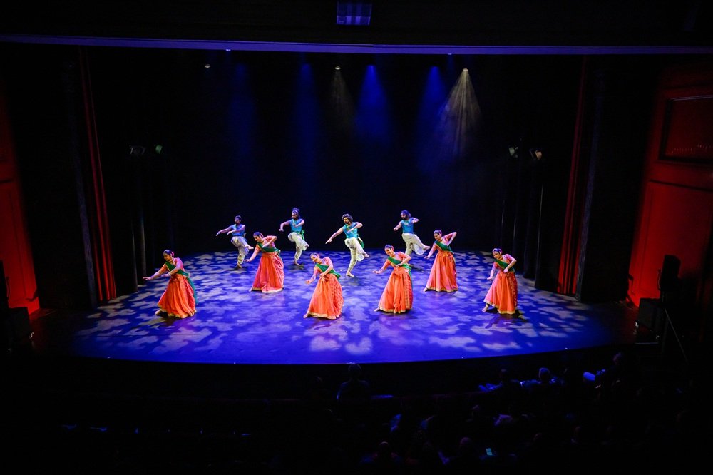 Tourism seminar organized by the Embassy of India in The Hague, bringing together government, industry, and community stakeholders. The event concluded with a vibrant cultural performance by Maitreyee Pahari celebrating India’s heritage and diversity.